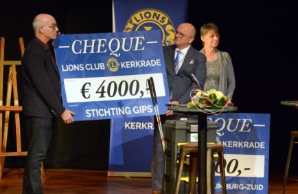 Cheque Lions Club Kerkrade voor GIPS.