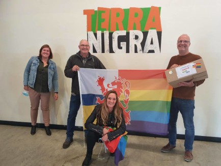 COC Limburg komt op voor de belangen van lesbiennes, homoseksuelen, biseksuelen, trans- en intersekse personen (LHBTI's)
